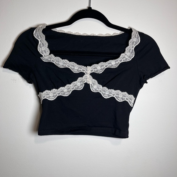 Tops - Scoop Neck Little Black Lace Trim Crop Too Tee Women’s T-Shirt Sz XS Vintage EUC